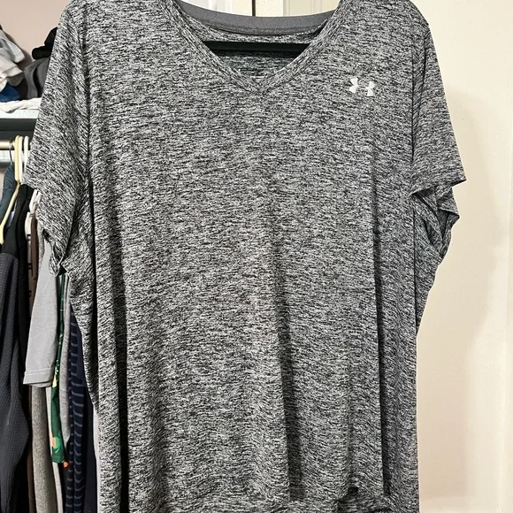 Under Armour Gray Short Sleeve Relaxed T-Shirt - gently worn - Picture 2 of 4